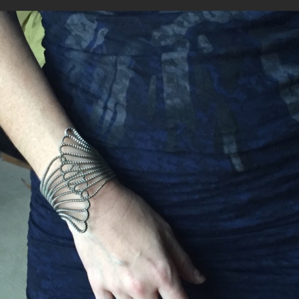 Antique fan/shell cuff